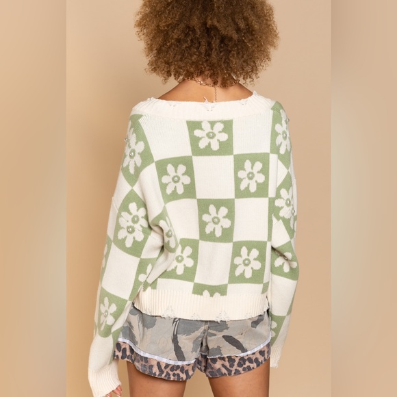 POL Green Daisy Pearl Beaded Sweater - Picture 3 of 5